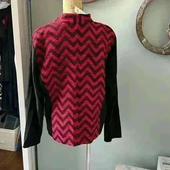 Chicos size 3 jacket . Black material is stretchy - Picture 3 of 7